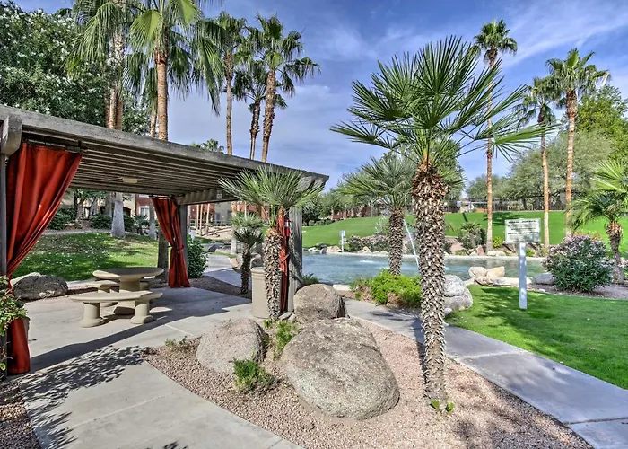 Dom wakacyjny 'red Rox' W/ Patio ~ 3 Mi To Airport Phoenix