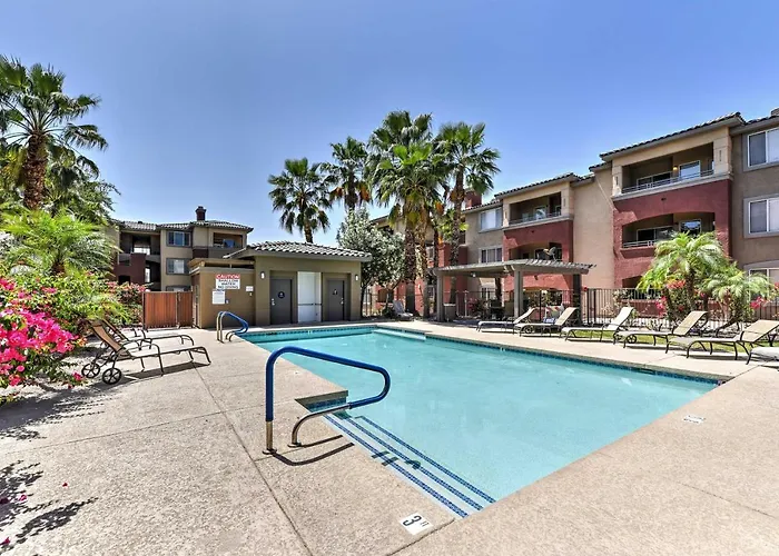 Dom wakacyjny 'red Rox' W/ Patio ~ 3 Mi To Airport