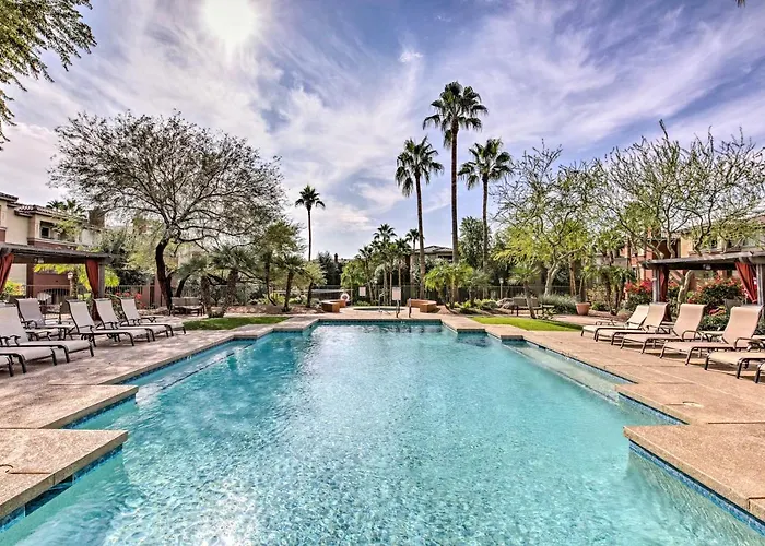 'red Rox' W/ Patio ~ 3 Mi To Airport