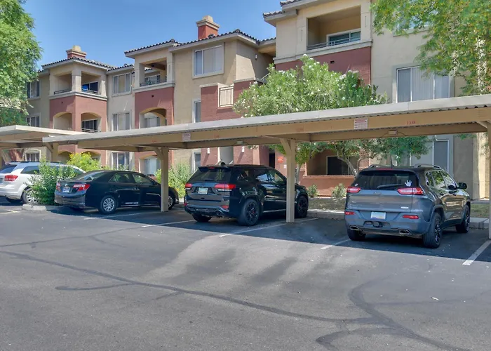 Dom wakacyjny 'red Rox' W/ Patio ~ 3 Mi To Airport *